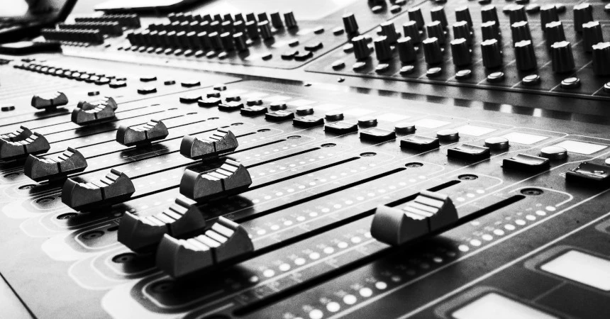 An audiomixer seen from the front